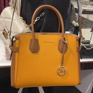 MICHAEL KORS
Mercer Medium Two-Tone Pebbled Leather Belted Satchel
Honeycomb Mlt